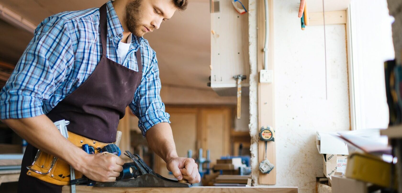 Столяр будівельний