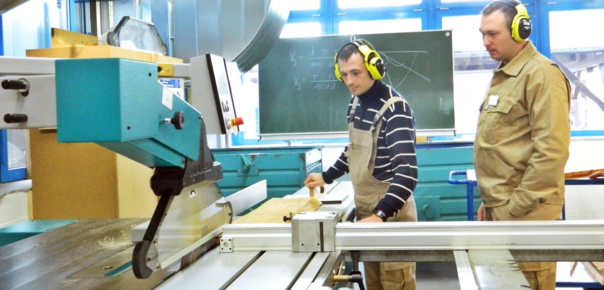 Верстатник деревообробних верстатів